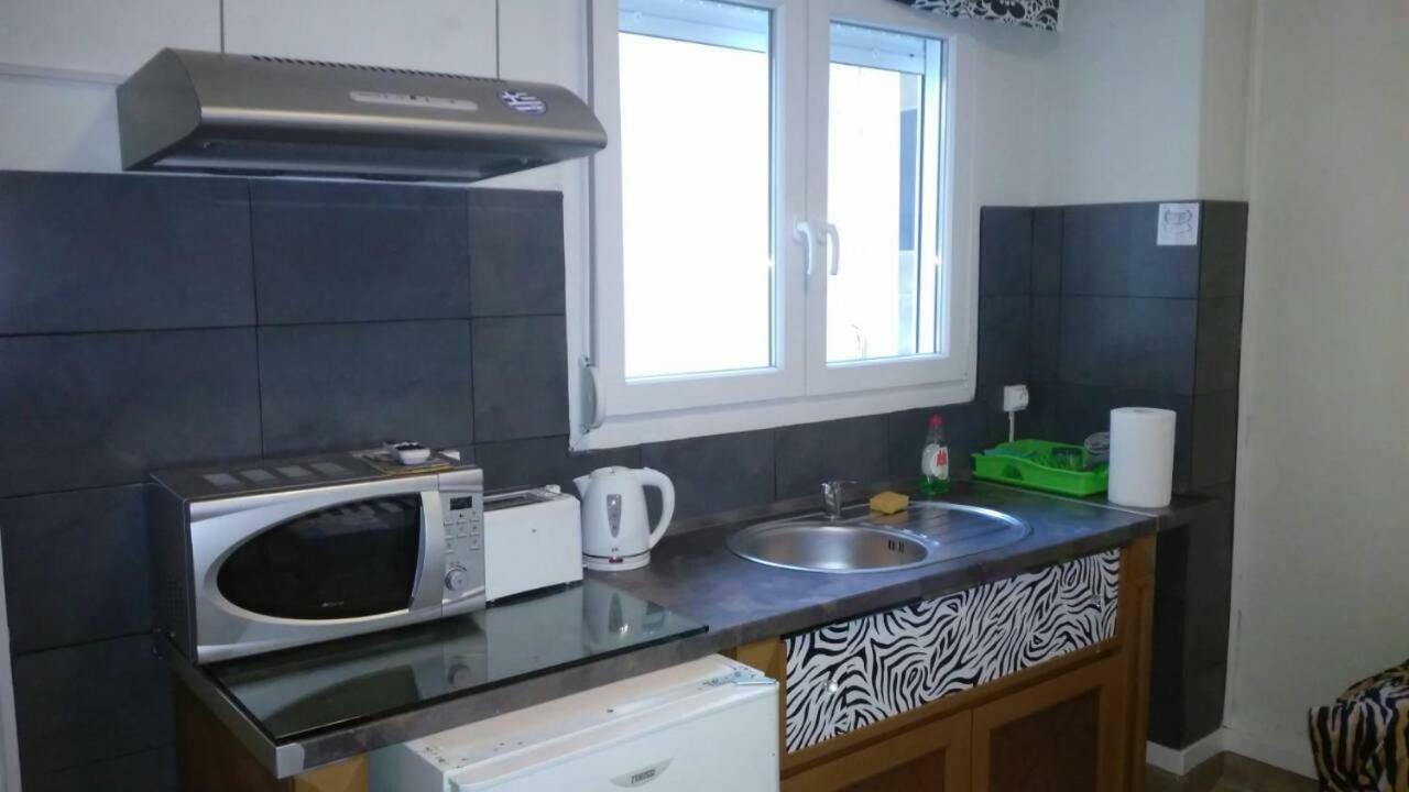 Prime Location Bright Studio City Center Super 5G Wifi 200Mbps With32"Tv سالونيك المظهر الخارجي الصورة