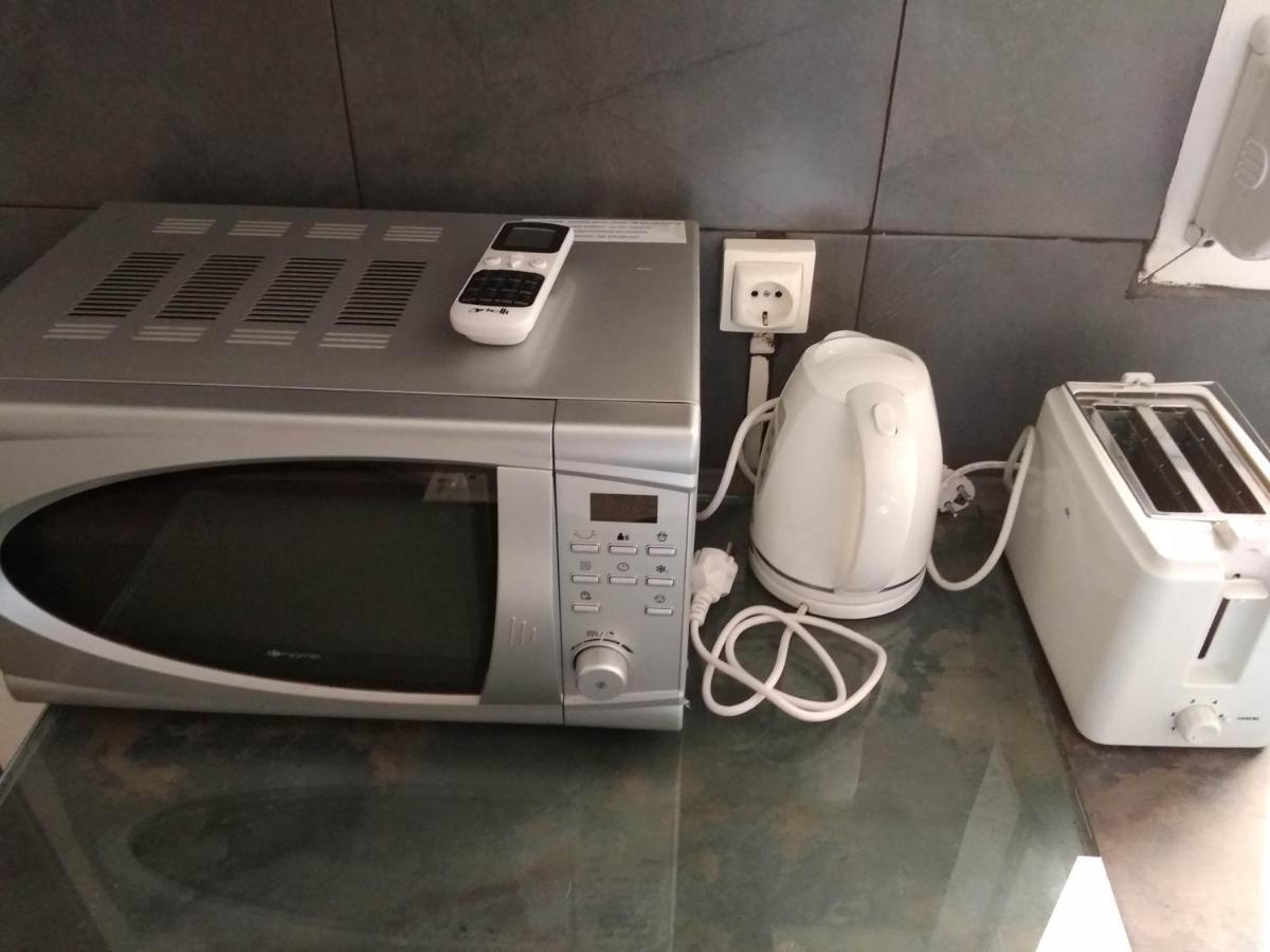 Prime Location Bright Studio City Center Super 5G Wifi 200Mbps With32"Tv سالونيك المظهر الخارجي الصورة